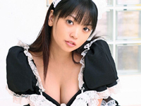 めちゃカワメイドさんが背後から巨乳を揉みまさぐられる