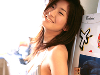 森下千里★しっとりとしたイイ感じの乳寄せビキニ動画