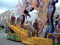 こら役得!!裸で路上パレード 日本でも希望する！