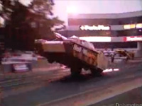 こんなの戦車は嫌だ｡｡なんと重装車がウィリー！？