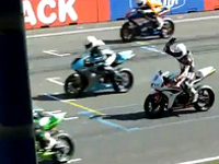 モトGPのレース開始直後に悲惨すぎる事故が発生