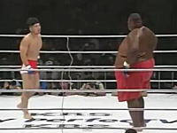 この体格差はありえねえ。格闘技で76kgの日本人対310kgのアメリカ人