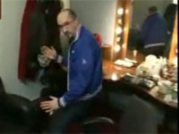 エアーホーンで寝起きドッキリしかけたらぶん殴られたｗ