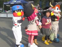 ヤクルトのマスコット「つば九郎」のセクハラがひどい。