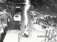 運が無さ過ぎ。1分以内に2回、雷に直撃された男。