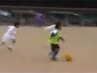 チームの味方も敵もみんな涙目。少年サッカーで一人だけレベルが違う