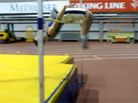 まさかの184cm。助走無しの背面飛び。