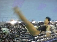 飛び込みでポロリ