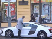 これはヒドスwセレブの高級車のドアノブに犬の糞を塗りつける悪戯ｗ