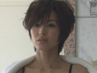 吉瀬美智子 妖艶濡場でエロい太ももがあらわに！