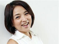 水沢アキ 乳首を吸われまくりで感じちゃってます