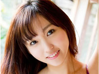 吉木りさ 薄紫のパンティーにワレメのスジがくっきりと！！