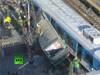 11名が死亡。電車がバスと衝突⇒そのままホームの別の電車と正面衝突。