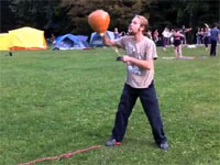 これは壺か？壷だよな？巨大コマ回しのコマがツボ。でもとても凄いぞ動画