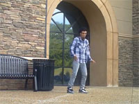 カッコ良いダブステップ・ダンサーの映像。ピコピコしとるで。