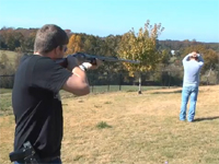 FPSRussiaさん。今度は人に向けて武器を試すｗテイザー銃は酷いw