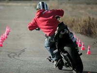 華麗なるドリフト。バイク・パフォーマンス神動画。ジョリアン・ポノマレフ。