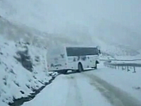 凍結路でクールに直ドリを決めまくっているバスｗ乗客は怖いだろうなあ。