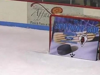 ここに入ったら車あげるよー！→入る【ホッケーゲーム】