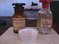 驚きの反応。びっくり実験。パラニトロアニリン＋濃硫酸＝瞬間蛇花火