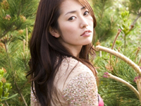 谷桃子 ベッドの上で飛び跳ねたり、ヒップをアピール