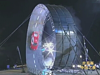 車で直径12.87メートルの巨大360°ループを走り抜けギネス記録に認定。中国