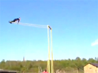 巨大ブランコで360度のジャイアントスイング！怖くないの・・・？