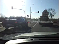 どうしてそうなったｗ事故現場を通過したら驚いて笑ってしもうた動画。