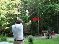 210メートル離れた小さな的に拳銃で命中させるおっさん。50口径マグナム