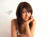 多岐川華子 黒のビキニ水着を身につけてスレンダーボディを魅せたグラビアショット