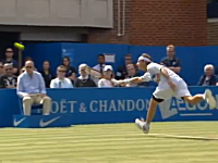 こいつ酷すぎワロタｗテニスの試合で審判に蹴りを入れて失格にｗ