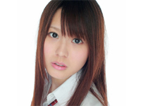 白川桃 白のスケスケワンピース姿で湯船に浸かる、濡れ濡れランジェリーショット