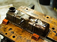 気持ちいい。自動車のエンジンがオーバーホールで綺麗になっていく様子。