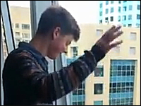 ジャスティン・ビーバーのファンを騙してアイドル気分を味わう男の動画が人気