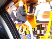 楽しそうな海外の痴漢野郎。車から身を乗り出してお尻6つにタッチしちゃう。