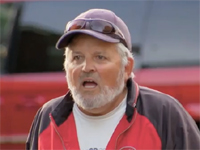 ドッキリ。ヨボヨボのおじいちゃんが突然覚醒、豪快にドリフト駐車ｗｗ