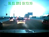 夜の高速道路にて、強烈な光がドーーーン!!! おそロシアな変電所大爆発。