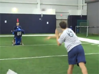 アメフト選手による神スキル連発な神動画。正確過ぎるだろ・・・。