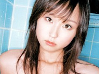 石川優実 ヒモTバック水着に身を包んでボディクリームを全身にぬりたくる