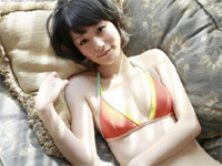 宮島咲良 スレンダーボディを魅せたビキニショット