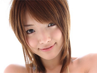 浜崎慶美 機の下でゴールドのドレスに身を包んでノーブラ横乳バストをアピール