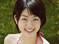 秋月三佳 初初しいビキニショット