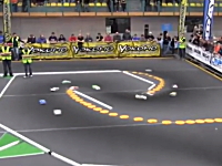 海外のラジコンCARレースがハンパねぇｗライン取り完璧すぎワロタｗ