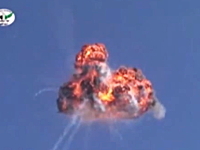 シリアの反政府軍が最新式の携帯式地対空ミサイルで政府軍のヘリを撃墜