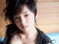 篠崎愛 ベッドの上で豊満バストをプルプル揺らしまくる