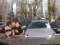 気の毒なビデオ。酷い停め方をした女性ドライバーのせいで困った事になる。