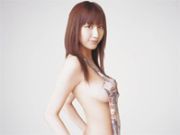 河中あい 白のセクシー水着を着て廊下や階段で横乳バストをセクシーアピール