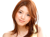 江口ヒロミ 黒の水着を着た水中ショットやプールサイドにしゃがんでポーズ