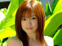 齊藤夢愛 ベージュのモノキニ水着を身につけてスレンダーボディをセクシーアピール