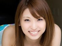 秋山祥子 水色の三角ビキニを着てバストやTバックのヒップをモミモミマッサージ